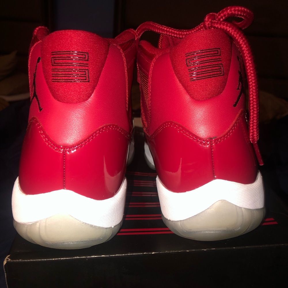 10.5 Air Jordan Retro Red 11’s